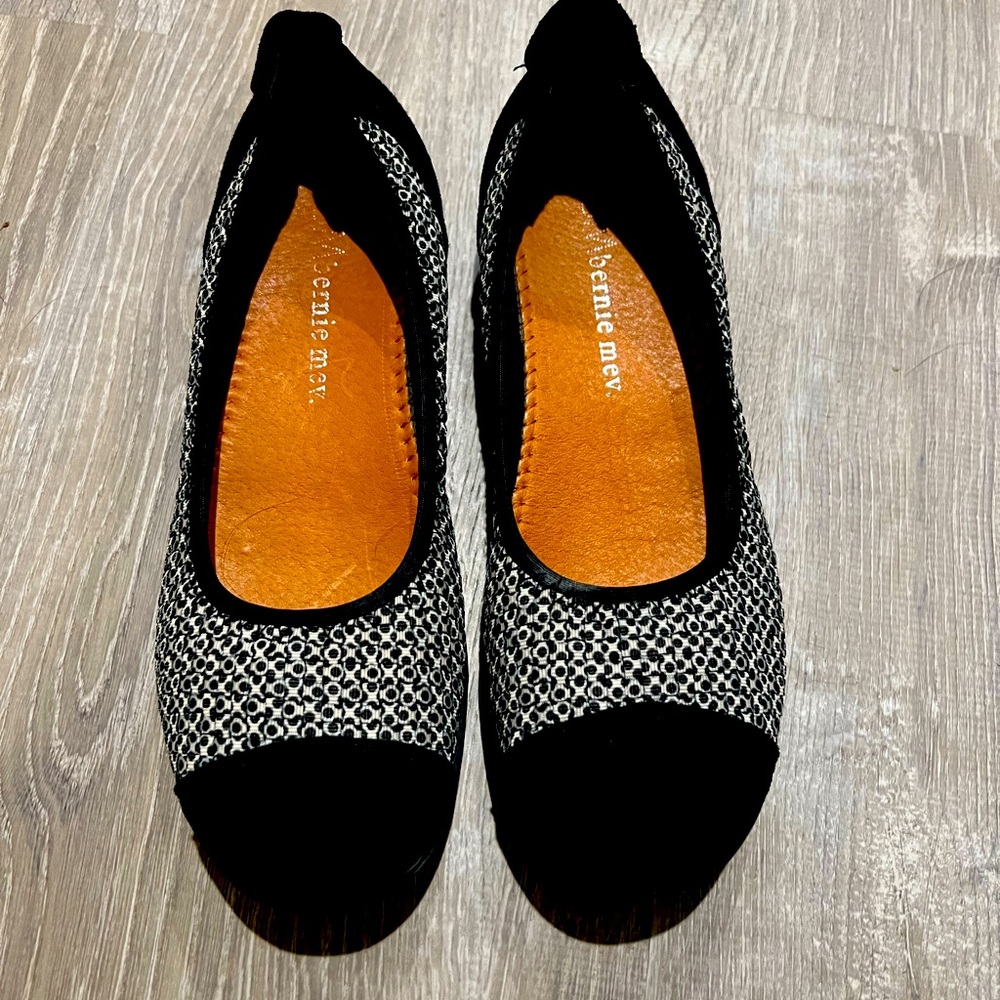 Bernie Mev flats